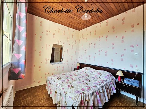 Maison de 4 pièces, grand terrain non attenant avec garage, petit budget