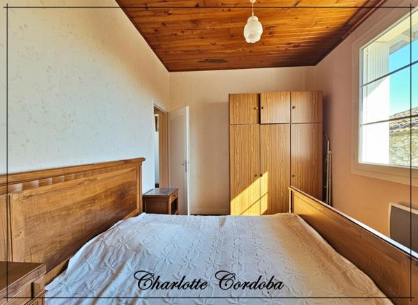 Maison de 4 pièces, grand terrain non attenant avec garage, petit budget