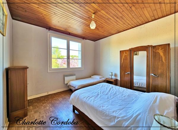 Maison de 4 pièces, grand terrain non attenant avec garage, petit budget