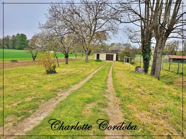 Maison de 4 pièces, grand terrain non attenant avec garage, petit budget