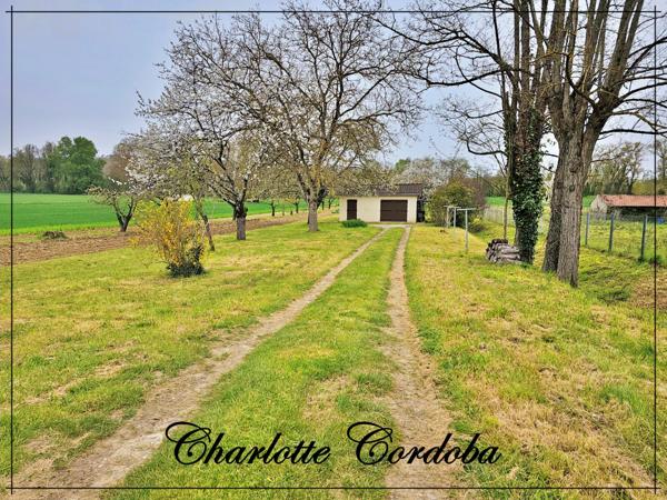 Maison de 4 pièces, grand terrain non attenant avec garage, petit budget