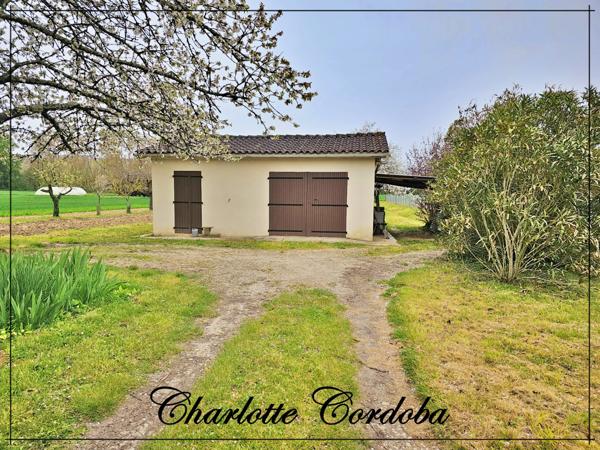 Maison de 4 pièces, grand terrain non attenant avec garage, petit budget