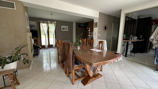 Vente                                                      Maison
                        
                     7 pièces                      177 m2                     à Pont-Audemer
