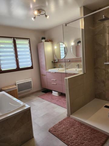 Vente                                                      Maison
                        
                     7 pièces                      177 m2                     à Pont-Audemer