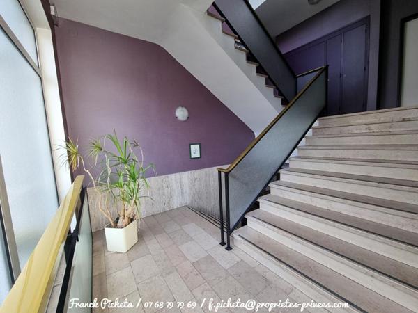 APPARTEMENT T3 , hyper centre, garage, cave