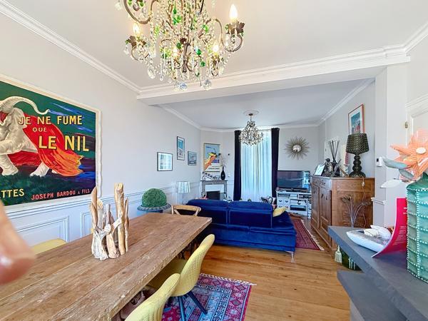 ANGOULEME Quartier prisé : maison de ville rénovée avec piscine et jardin sans vis à vis, garage.