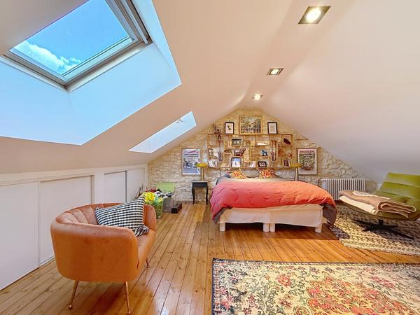 ANGOULEME Quartier prisé : maison de ville rénovée avec piscine et jardin sans vis à vis, garage.
