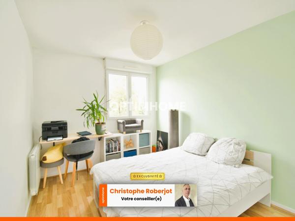 Joli appartement avec balcon et parking dans petite copropriété au pied de tous les commerces et transports de Châtenoy le royal