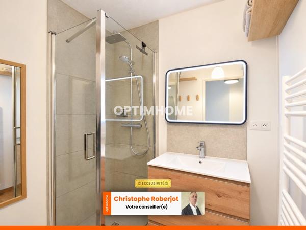 Joli appartement avec balcon et parking dans petite copropriété au pied de tous les commerces et transports de Châtenoy le royal