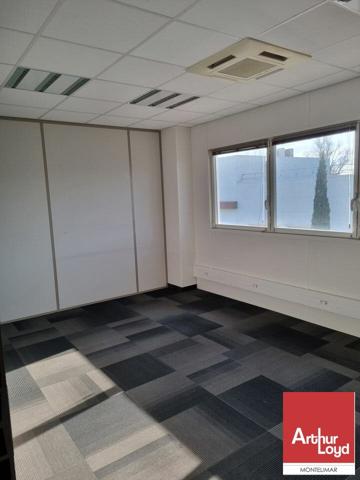 PIERRELATTE - AU COEUR DE LA ZONE INDUSTRIELLE - A LOUER PLATEAU DE BUREAU DE 130 m²