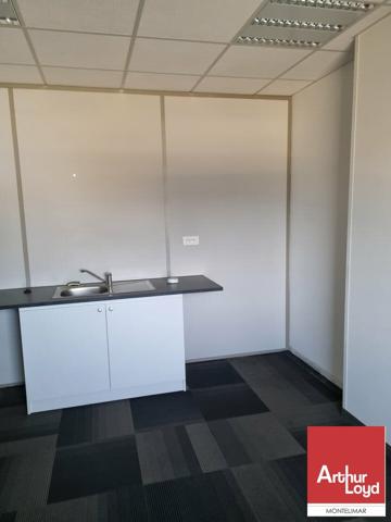 PIERRELATTE - AU COEUR DE LA ZONE INDUSTRIELLE - A LOUER PLATEAU DE BUREAU DE 130 m²