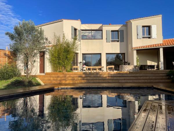 Vente Maison La Rochelle 1 195 000 € HAI - 196 m2 - 5 Chambres - Réf. 696-TERREETMER17_696