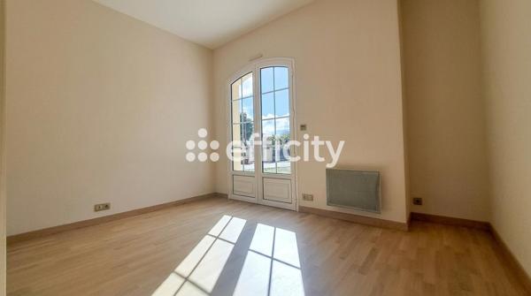 Maison
         5 pièces
        - 181 m² Bien prestige 765 000 € *