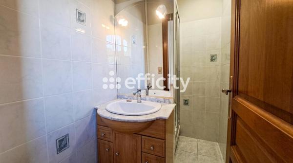 Maison
         5 pièces
        - 181 m² Bien prestige 765 000 € *