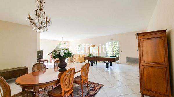 Maison
         5 pièces
        - 181 m² Bien prestige 765 000 € *