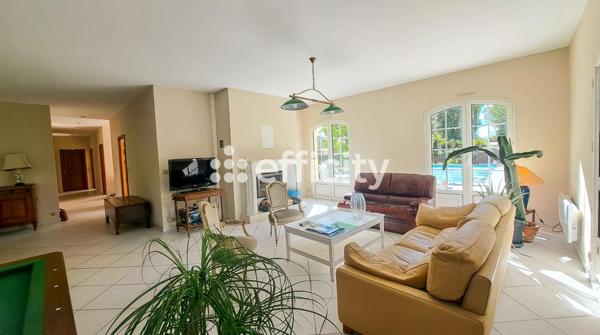 Maison
         5 pièces
        - 181 m² Bien prestige 765 000 € *