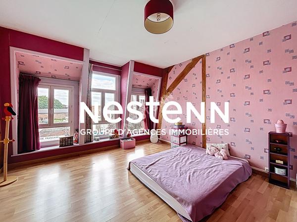 Maison Bourgeoise Semi plain pied de 284 m², Terrain 1230m², 6 chambres, Jardin arboré, dépendances, À moins de 5 min de la gare de Douai