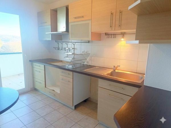 T3 dernier etage avec ascenseur centre Ustaritz et 2places de parking couvertes
