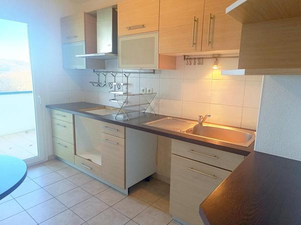 T3 dernier etage avec ascenseur centre Ustaritz et 2places de parking couvertes