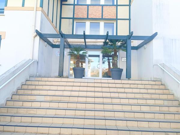 T3 dernier etage avec ascenseur centre Ustaritz et 2places de parking couvertes