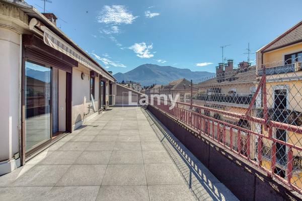 T4 dernier etage avec terrasse de 80 m²