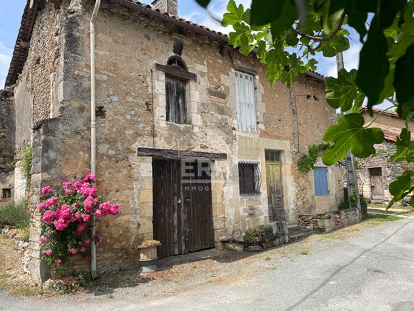 A vendre jolie maison en pierre à rénover sur la commune de SORGES 24420
