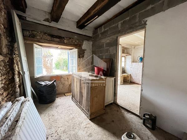 A vendre jolie maison en pierre à rénover sur la commune de SORGES 24420