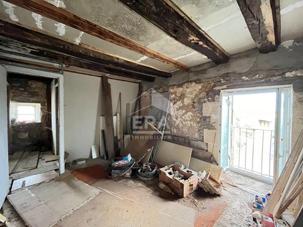 A vendre jolie maison en pierre à rénover sur la commune de SORGES 24420