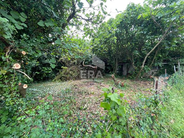 A vendre jolie maison en pierre à rénover sur la commune de SORGES 24420