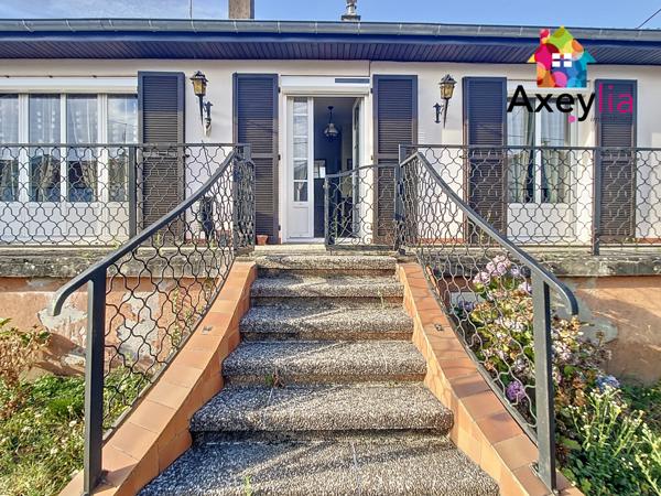 Mably (42300) A VENDRE - MABLY - MAISON ÉLEVÉE SUR SOUS-SOL SEMI ENTERRÉ AVEC TROIS CHAMBRES, DEUX GARAGES ET TERRAIN CONSTR