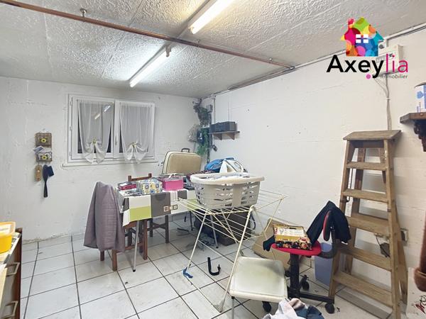 Mably (42300) A VENDRE - MABLY - MAISON ÉLEVÉE SUR SOUS-SOL SEMI ENTERRÉ AVEC TROIS CHAMBRES, DEUX GARAGES ET TERRAIN CONSTR