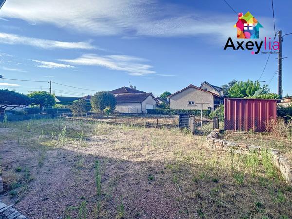 Mably (42300) A VENDRE - MABLY - MAISON ÉLEVÉE SUR SOUS-SOL SEMI ENTERRÉ AVEC TROIS CHAMBRES, DEUX GARAGES ET TERRAIN CONSTR