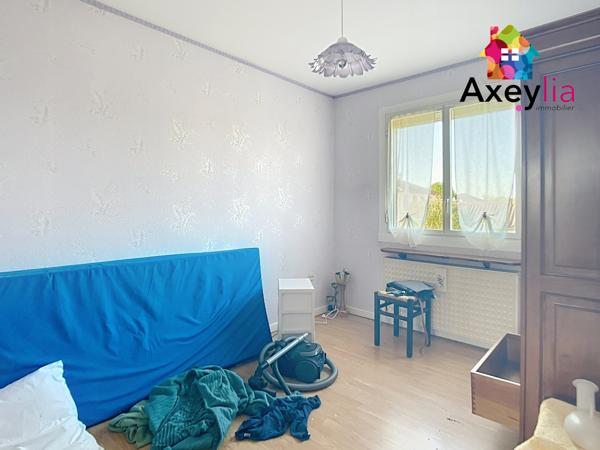 Mably (42300) A VENDRE - MABLY - MAISON ÉLEVÉE SUR SOUS-SOL SEMI ENTERRÉ AVEC TROIS CHAMBRES, DEUX GARAGES ET TERRAIN CONSTR