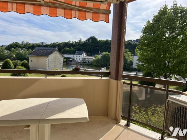 Centre ville, T3 avec balcon/terrasse,  vue sur  Mayenne, complété d'un garage fermé et d'une cave 