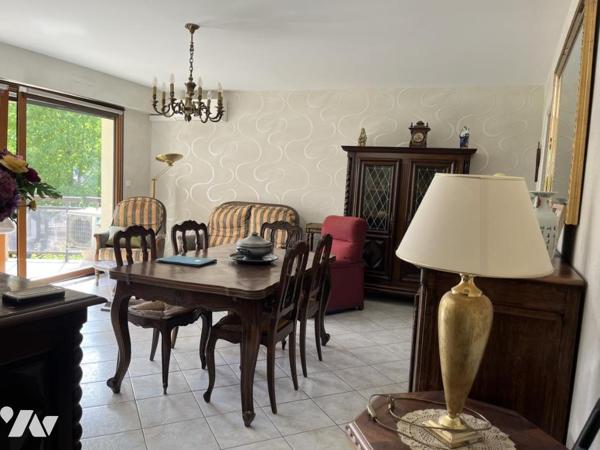 Centre ville, T3 avec balcon/terrasse,  vue sur  Mayenne, complété d'un garage fermé et d'une cave 