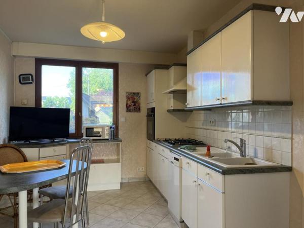 Centre ville, T3 avec balcon/terrasse,  vue sur  Mayenne, complété d'un garage fermé et d'une cave 