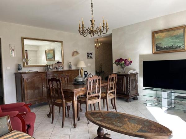 Centre ville, T3 avec balcon/terrasse,  vue sur  Mayenne, complété d'un garage fermé et d'une cave 