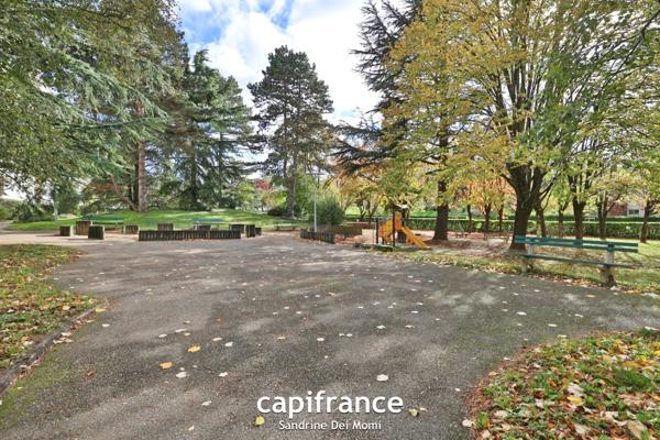 SAINTE FOY LES LYON - Bd de l'Europe- Appartement T3 de 68m² avec balcon, place de stationnement extérieure et cave