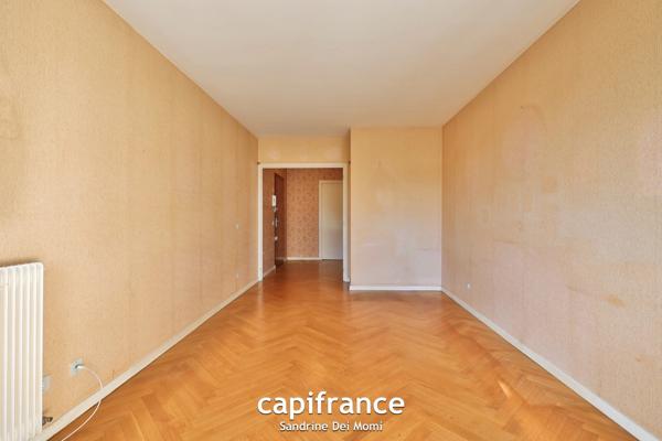 SAINTE FOY LES LYON - Bd de l'Europe- Appartement T3 de 68m² avec balcon, place de stationnement extérieure et cave