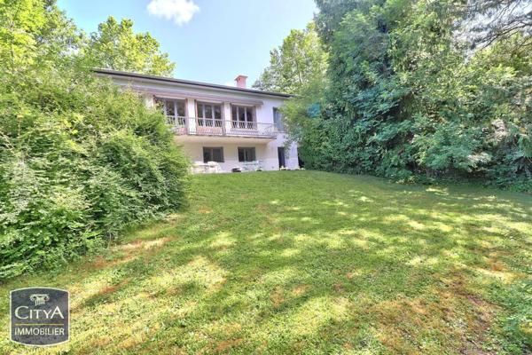 Maison à vendre 8 pièces 216.91m² Saint-Priest-en-Jarez (42270)