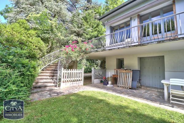Maison à vendre 8 pièces 216.91m² Saint-Priest-en-Jarez (42270)