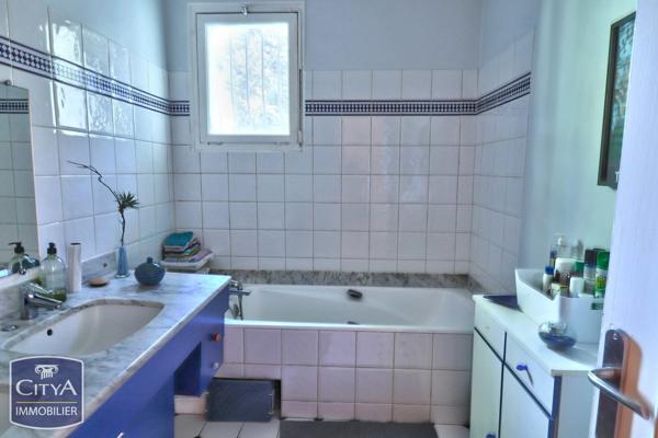 Maison à vendre 8 pièces 216.91m² Saint-Priest-en-Jarez (42270)
