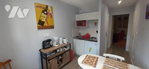 Un Immeuble rénové située dans un quartier calme à proximité du parking gratuit, du centre vill...