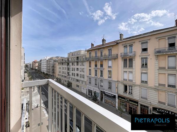 Villeurbanne T3 de 68 m2 à 400m du Tram Reconnaissance-Balzac
