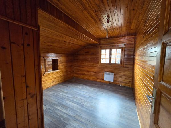 Chalet d'habitation sur un terrain de 450 m² au calme