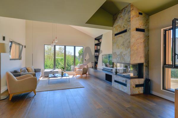 Exclusivité ! Limonest - Maison de 290 m2 env. 4 chambres - Piscine - Garage double - Terrain de 815m2