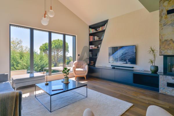 Exclusivité ! Limonest - Maison de 290 m2 env. 4 chambres - Piscine - Garage double - Terrain de 815m2