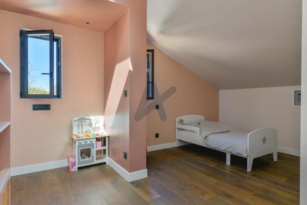 Exclusivité ! Limonest - Maison de 290 m2 env. 4 chambres - Piscine - Garage double - Terrain de 815m2