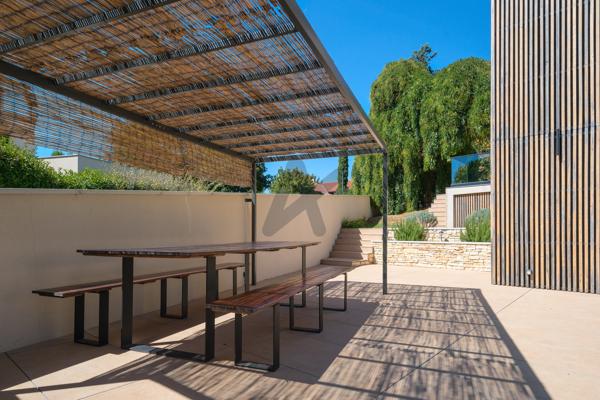 Exclusivité ! Limonest - Maison de 290 m2 env. 4 chambres - Piscine - Garage double - Terrain de 815m2