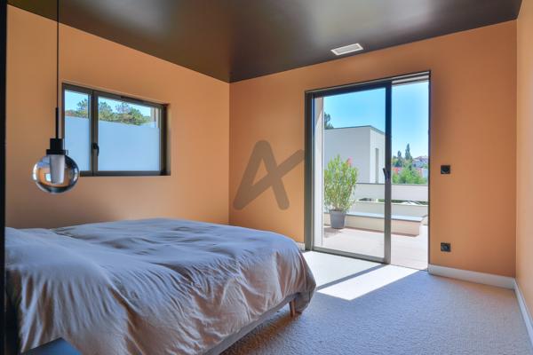Exclusivité ! Limonest - Maison de 290 m2 env. 4 chambres - Piscine - Garage double - Terrain de 815m2